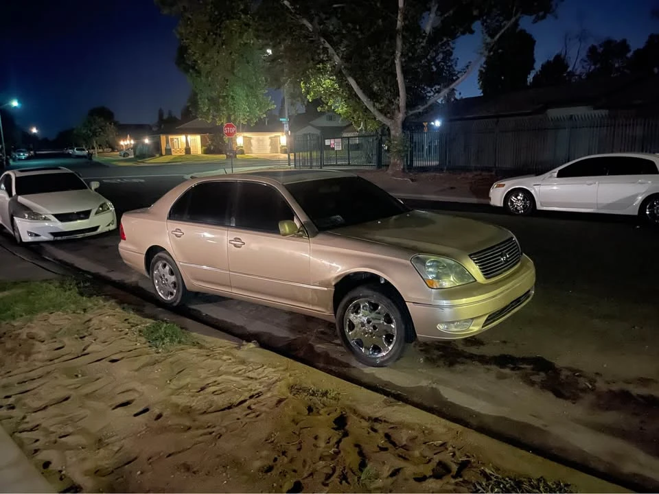2001 Lexus LS 3rd Gen - Image 6 of 18