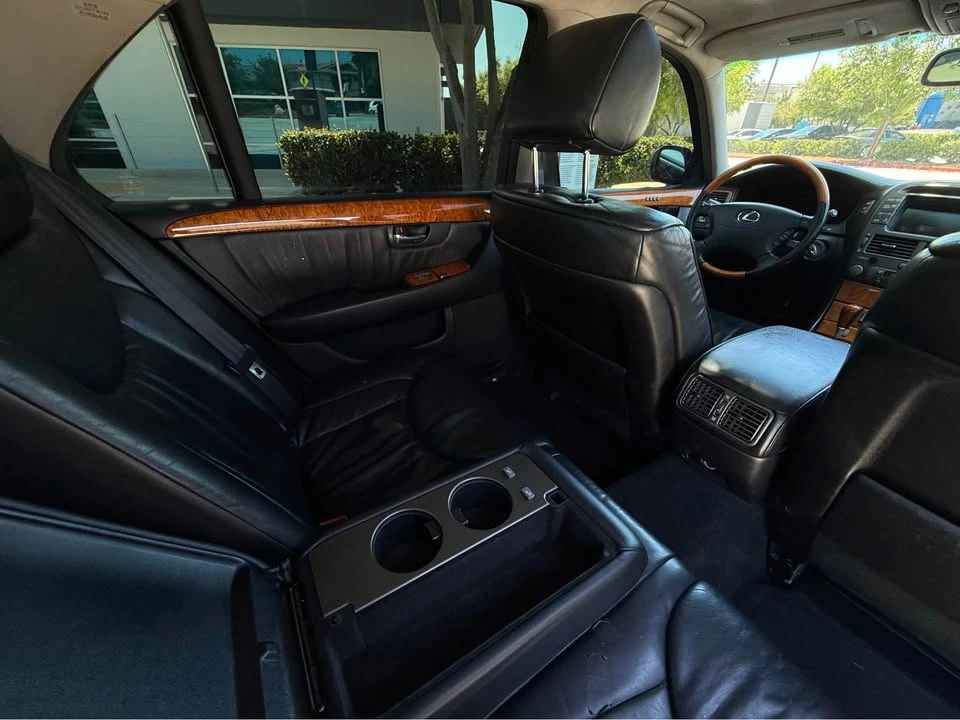 2001 Lexus LS 3rd Gen - Image 12 of 17