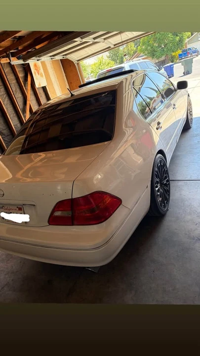 2001 Lexus LS 3rd Gen - Image 2 of 4