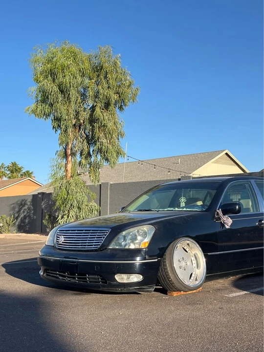 2001 Lexus LS 3rd Gen - Image 2 of 7