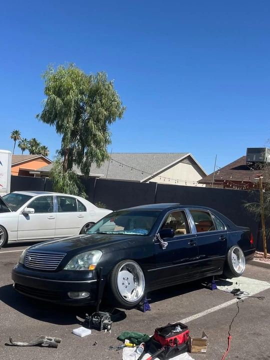 2001 Lexus LS 3rd Gen - Image 3 of 7