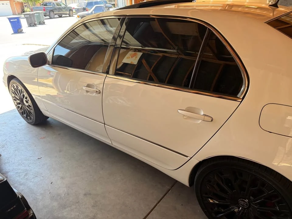 2001 Lexus LS 3rd Gen - Image 4 of 4