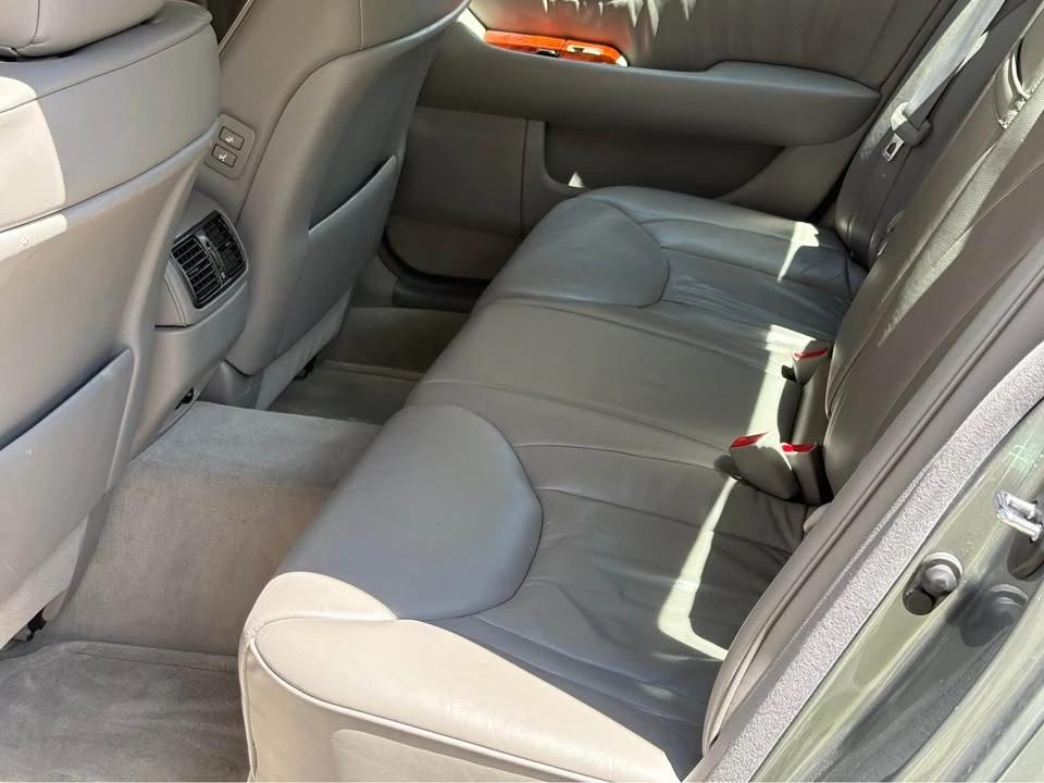 2001 Lexus LS 3rd Gen - Image 7 of 10