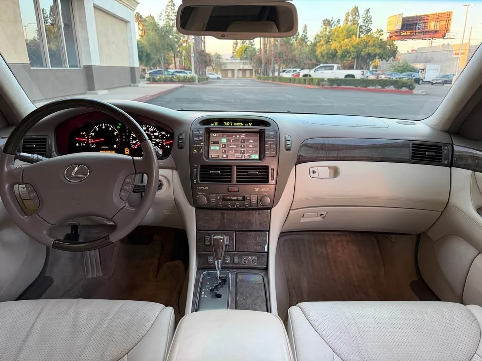 2001 Lexus LS 3rd Gen - Image 14 of 20