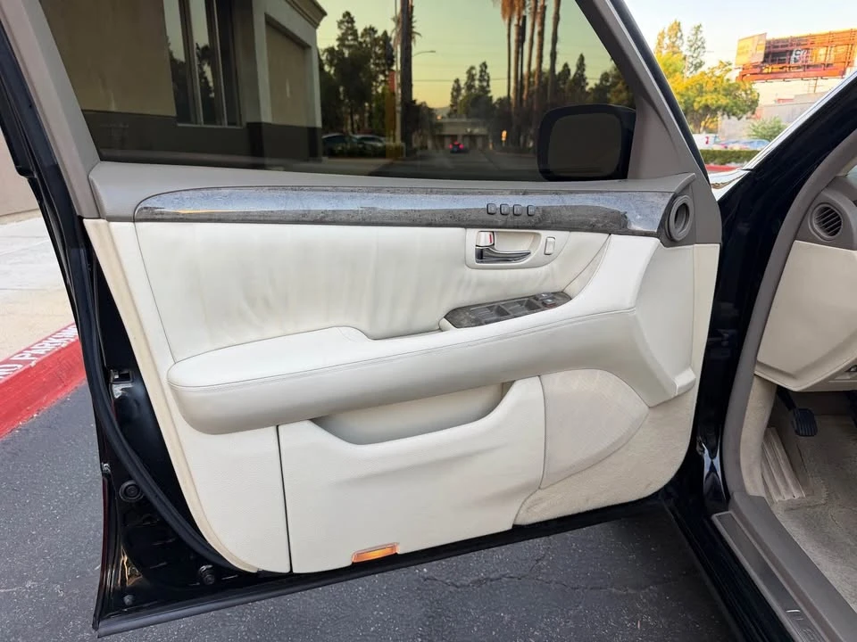 2001 Lexus LS 3rd Gen - Image 10 of 20