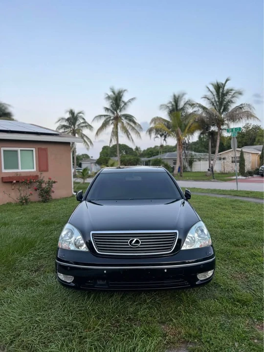 2001 Lexus LS 3rd Gen - Image 2 of 7