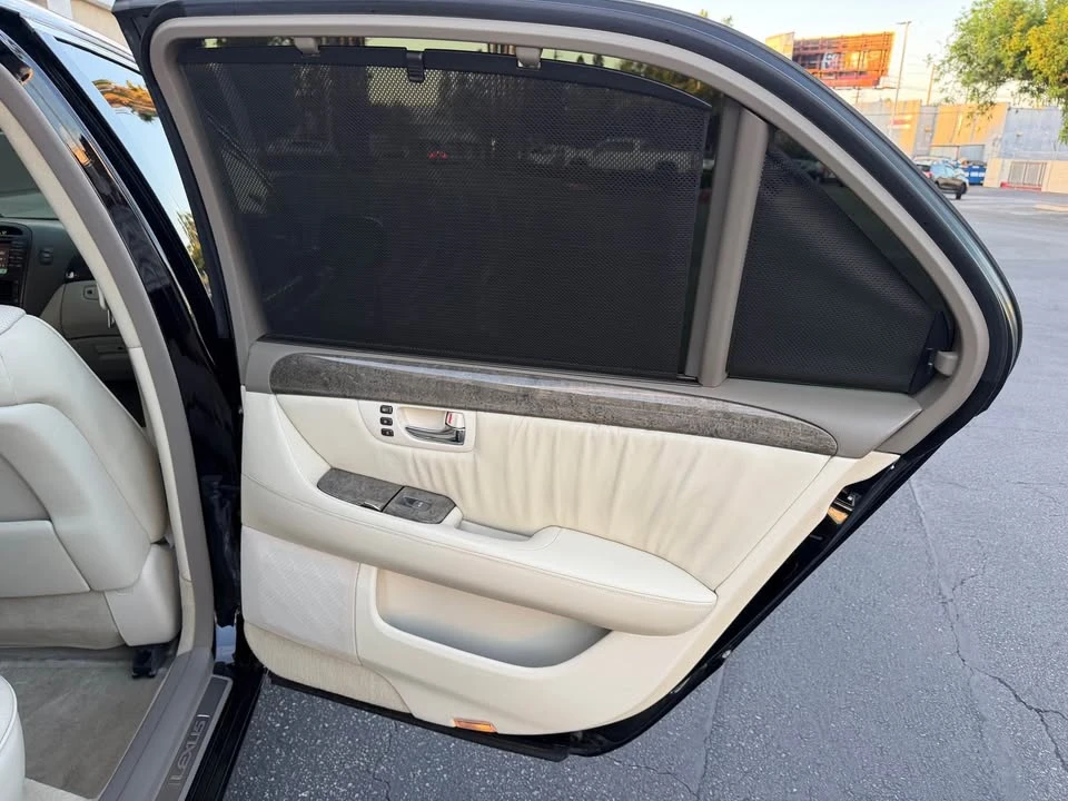 2001 Lexus LS 3rd Gen - Image 16 of 20