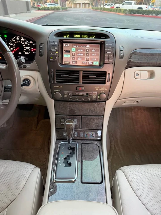 2001 Lexus LS 3rd Gen - Image 15 of 20
