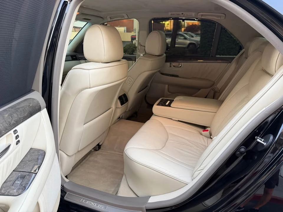 2001 Lexus LS 3rd Gen - Image 11 of 20