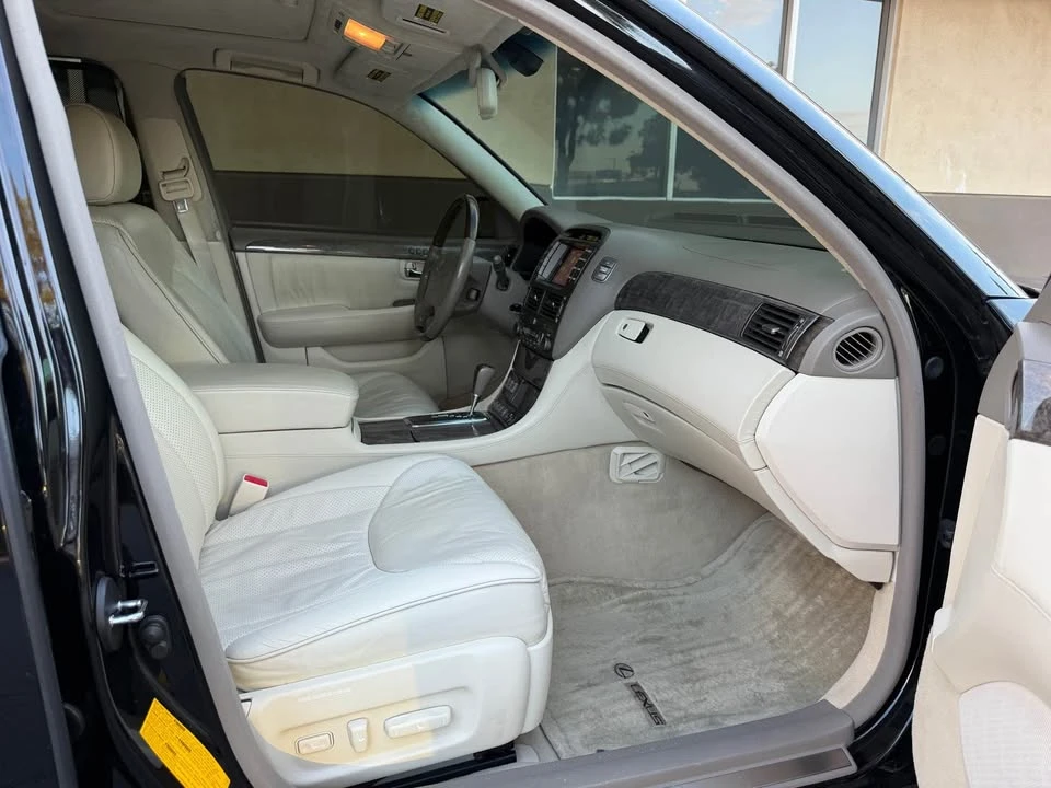 2001 Lexus LS 3rd Gen - Image 12 of 20