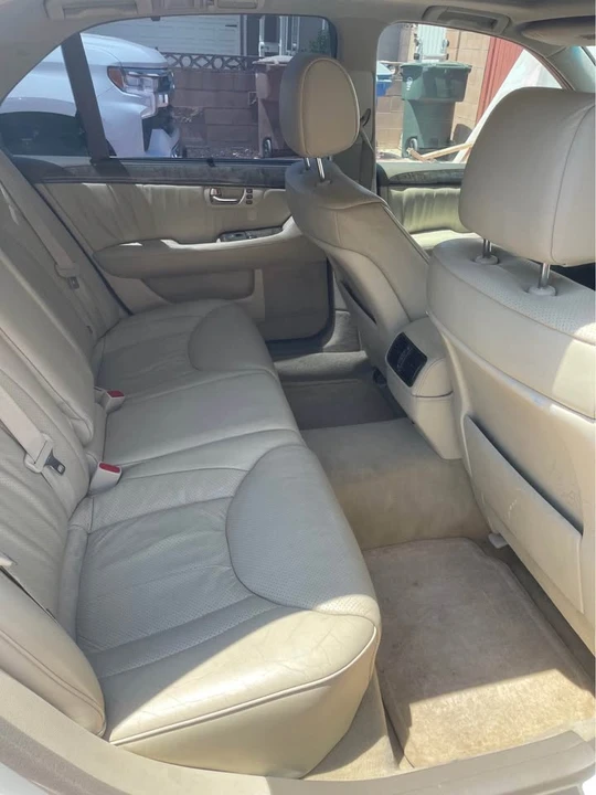 2001 Lexus LS 3rd Gen - Image 7 of 10