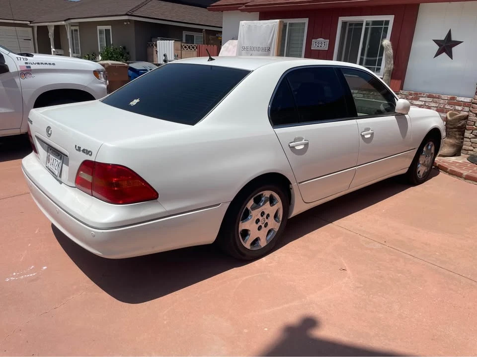 2001 Lexus LS 3rd Gen - Image 3 of 10