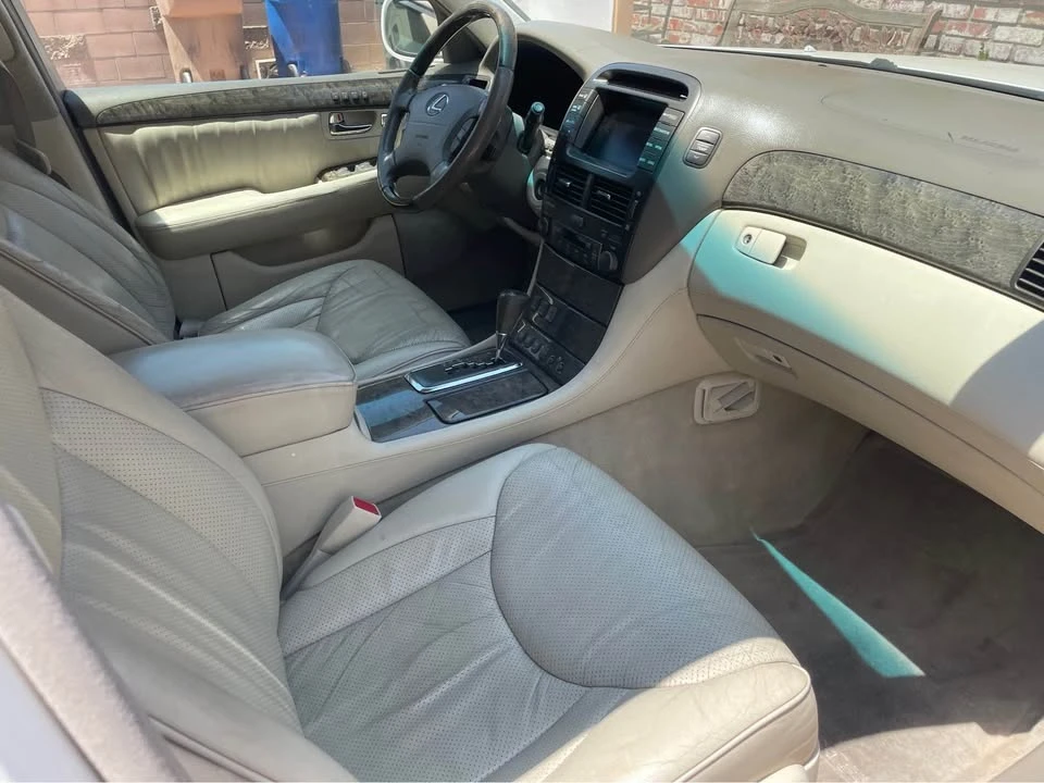 2001 Lexus LS 3rd Gen - Image 9 of 10