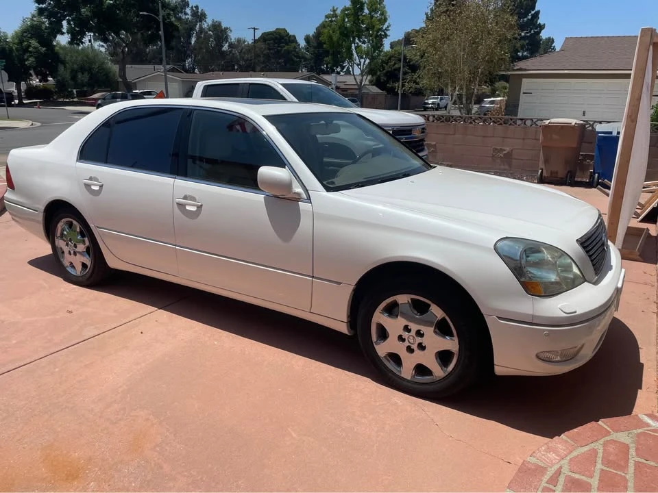 2001 Lexus LS 3rd Gen - Image 2 of 10