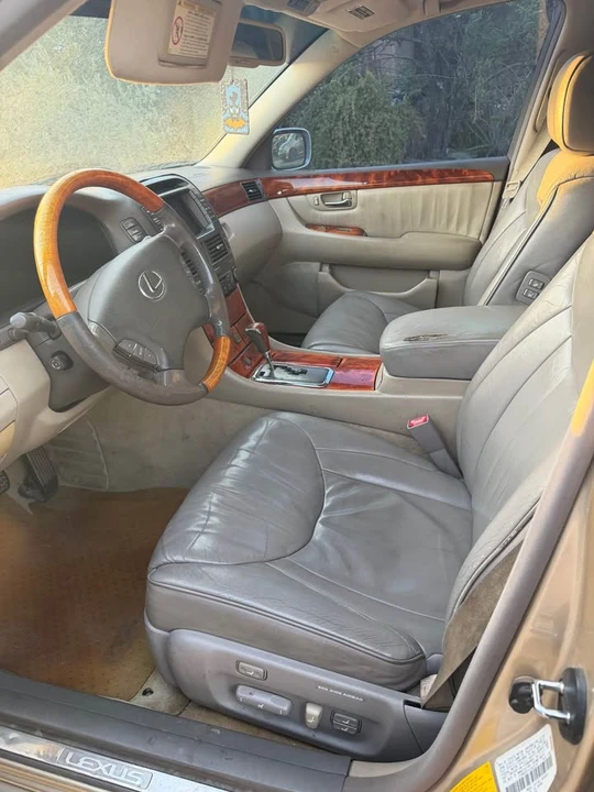 2001 Lexus LS 3rd Gen - Image 7 of 17