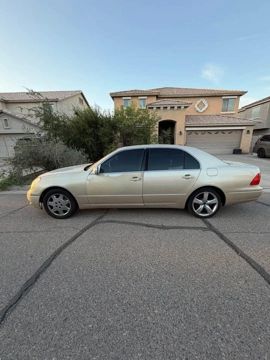 2001 Lexus LS 3rd Gen - Image 2 of 17