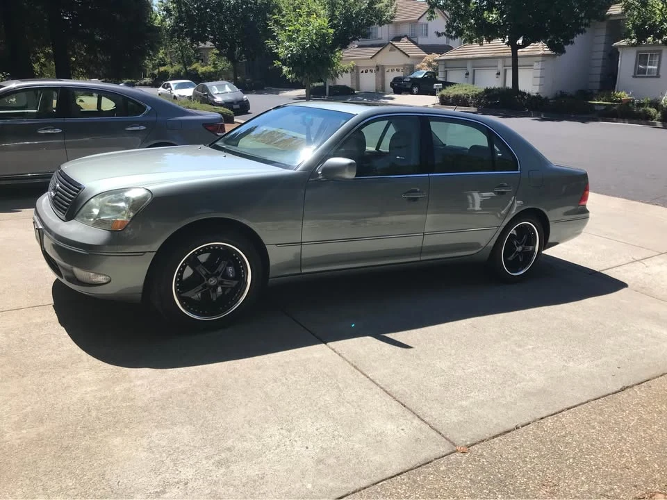 2001 Lexus LS 3rd Gen - Image 2 of 10
