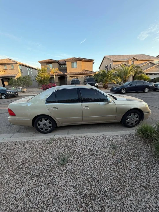 2001 Lexus LS 3rd Gen - Image 4 of 17
