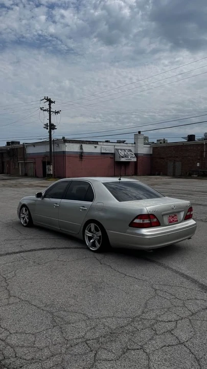 2001 Lexus LS 3rd Gen - Image 6 of 13