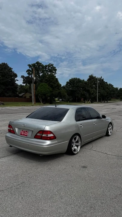 2001 Lexus LS 3rd Gen - Image 4 of 13