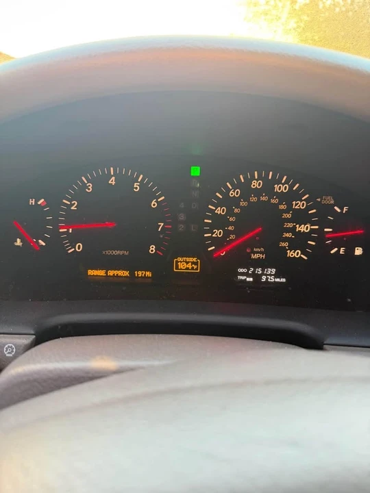 2001 Lexus LS 3rd Gen - Image 5 of 17
