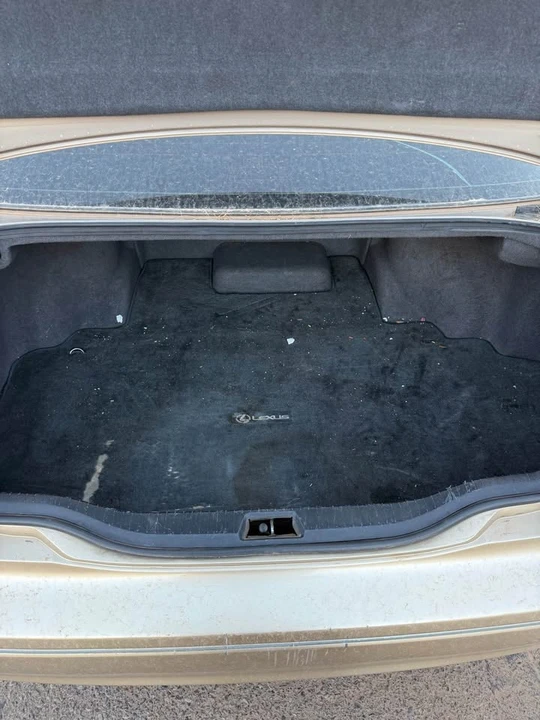 2001 Lexus LS 3rd Gen - Image 10 of 17