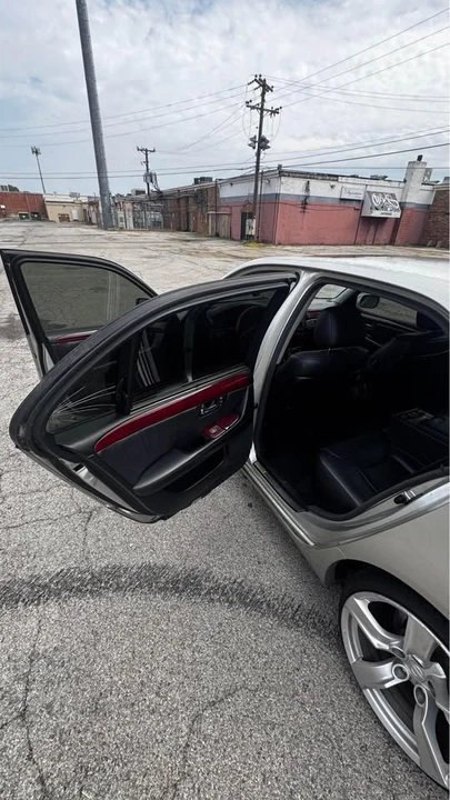 2001 Lexus LS 3rd Gen - Image 10 of 13