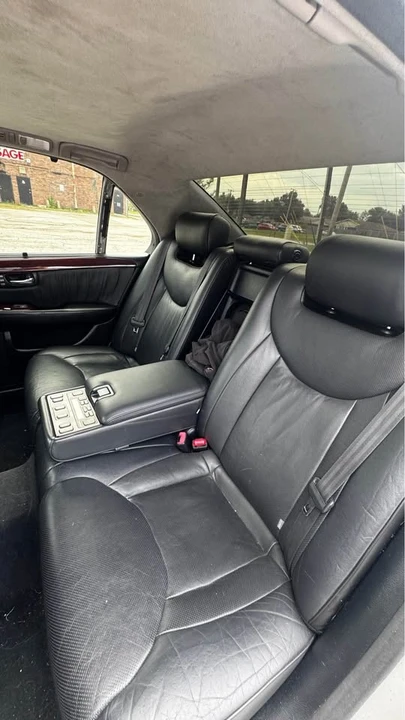 2001 Lexus LS 3rd Gen - Image 12 of 13