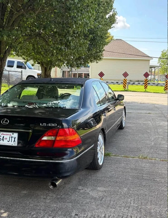 2001 Lexus LS 3rd Gen - Image 3 of 14