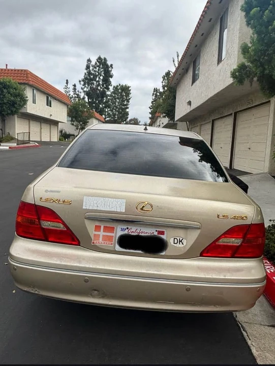 2001 Lexus LS 3rd Gen - Image 2 of 7