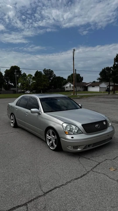 2001 Lexus LS 3rd Gen - Image 2 of 13