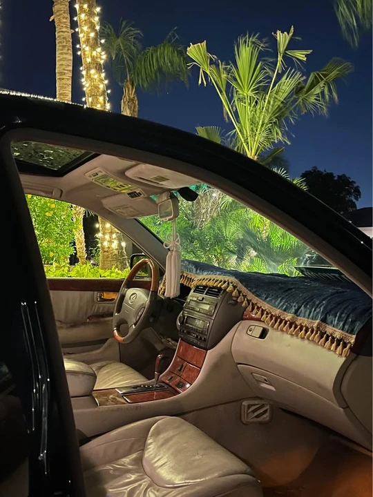 2001 Lexus LS 3rd Gen - Image 7 of 7