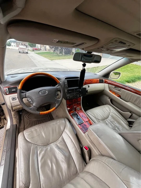 2001 Lexus LS 3rd Gen - Image 7 of 9
