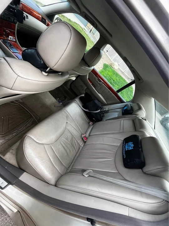 2001 Lexus LS 3rd Gen - Image 9 of 9
