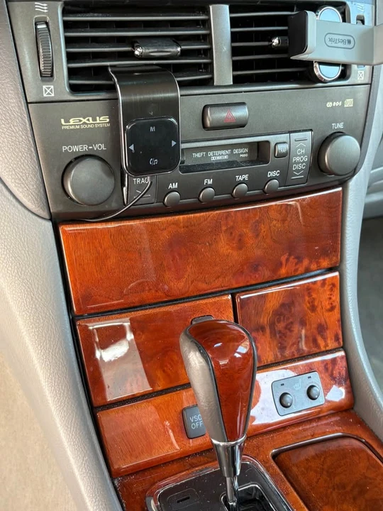2001 Lexus LS 3rd Gen - Image 8 of 10