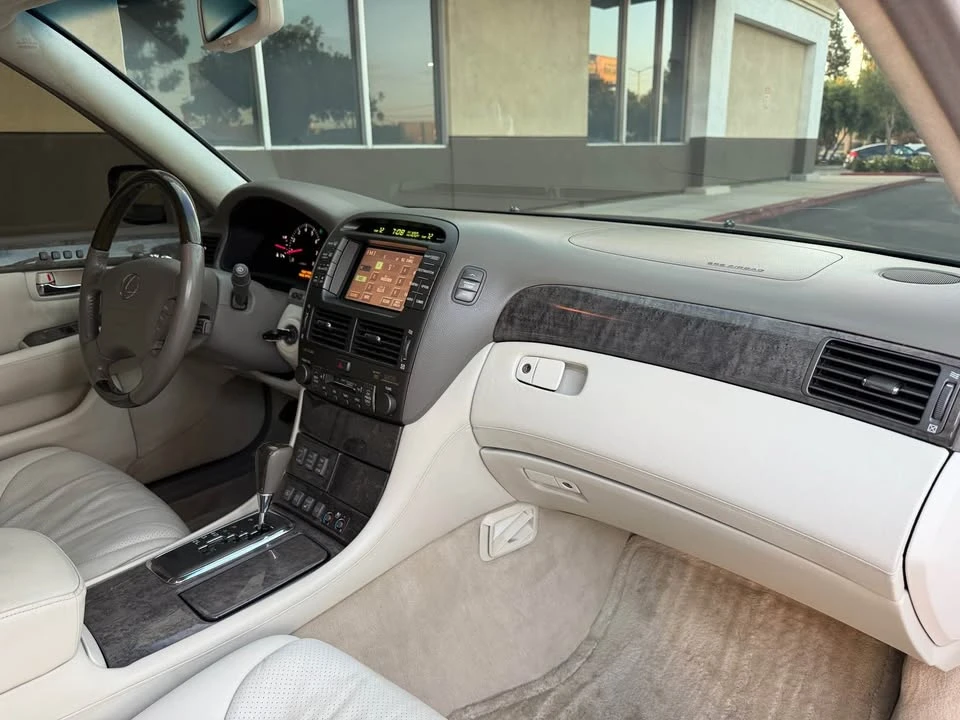 2001 Lexus LS 3rd Gen - Image 13 of 20