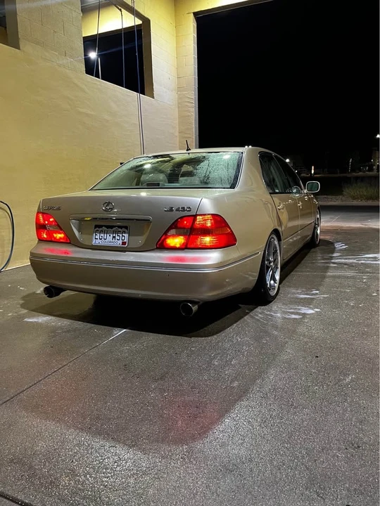 2001 Lexus LS 3rd Gen - Image 3 of 9