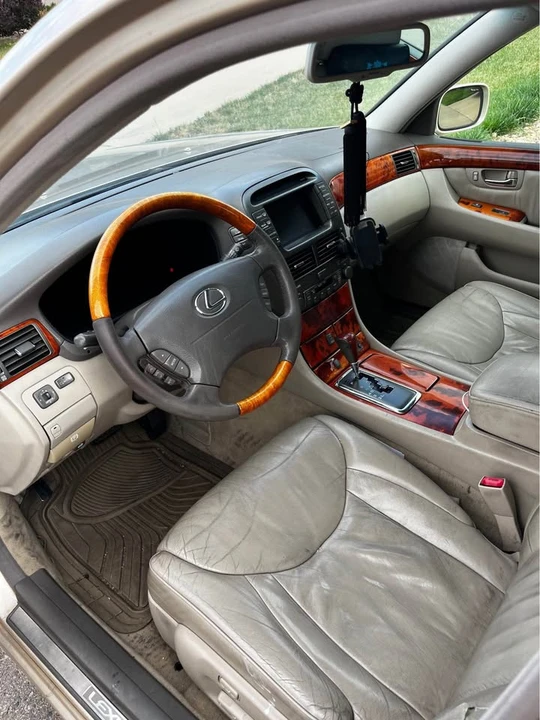 2001 Lexus LS 3rd Gen - Image 6 of 9