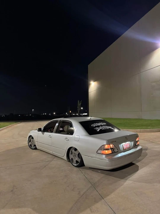 2001 Lexus LS 3rd Gen - Image 3 of 6