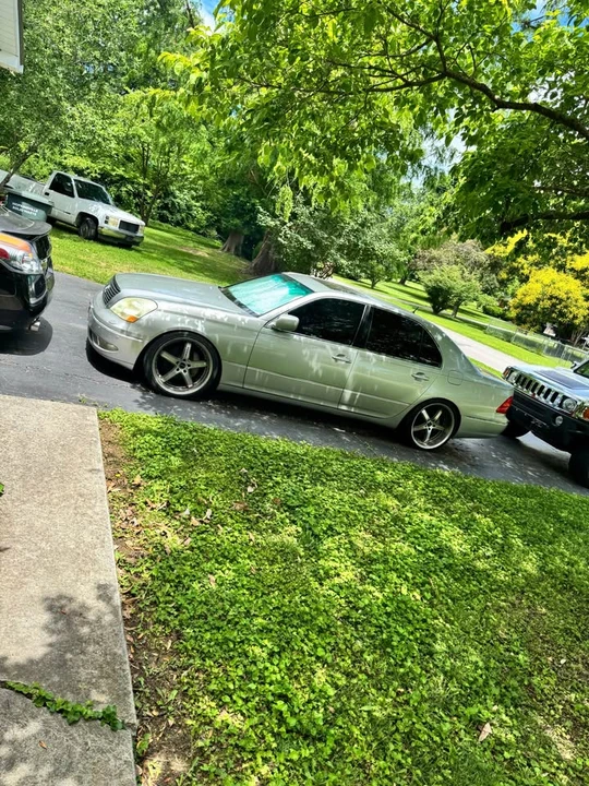 2001 Lexus LS 3rd Gen - Image 2 of 3