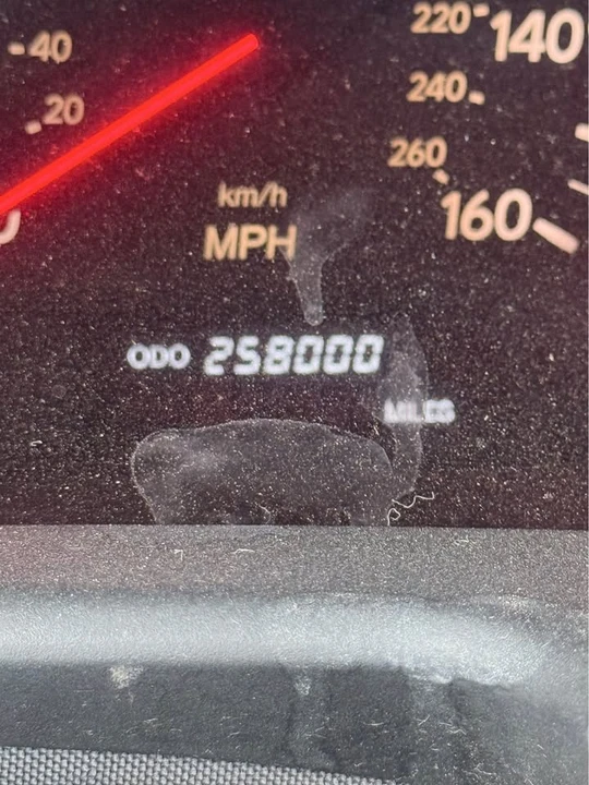 2001 Lexus LS 3rd Gen - Image 5 of 6