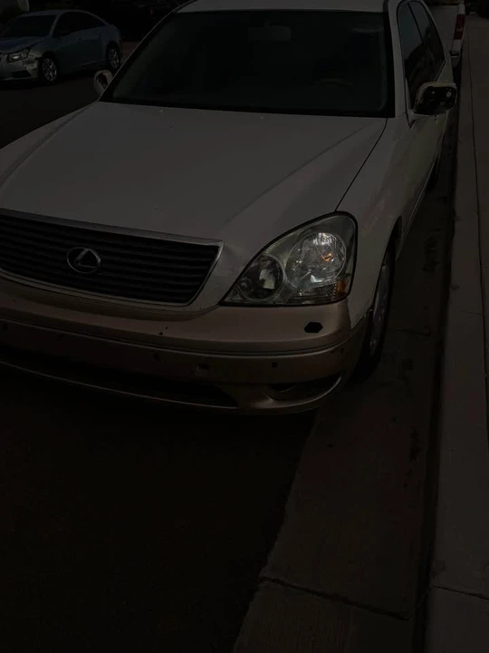 2001 Lexus LS 3rd Gen - Image 3 of 5