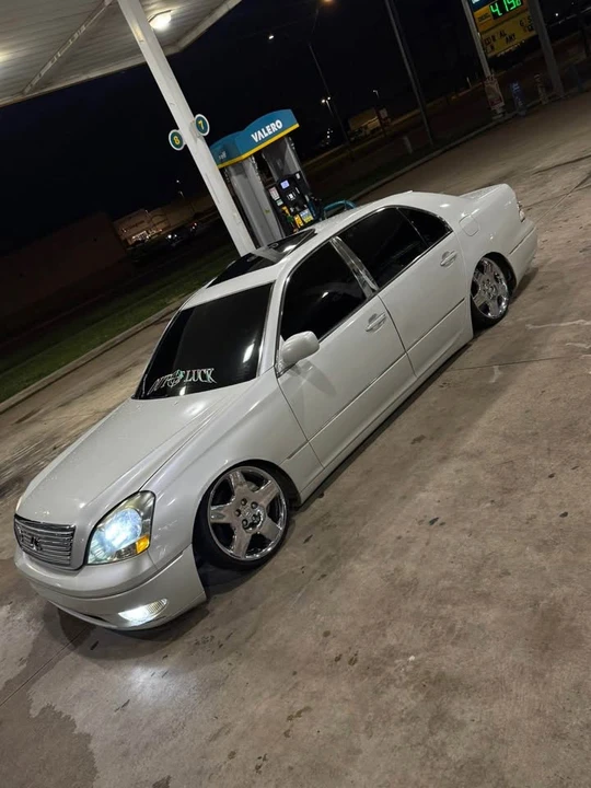 2001 Lexus LS 3rd Gen - Image 2 of 6