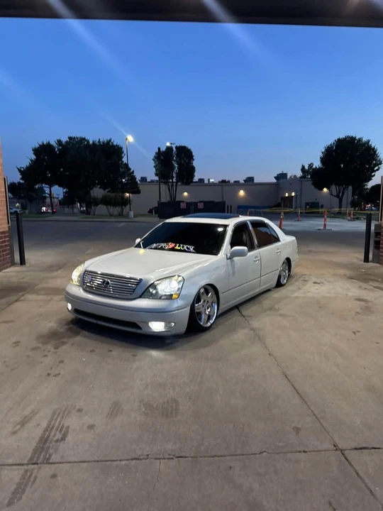 2001 Lexus LS 3rd Gen - Image 4 of 6