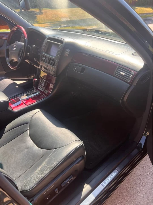 2001 Lexus LS 3rd Gen - Image 10 of 12