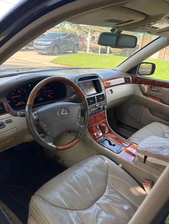 2001 Lexus LS 3rd Gen - Image 5 of 14