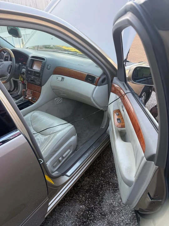 2001 Lexus LS 3rd Gen - Image 5 of 14
