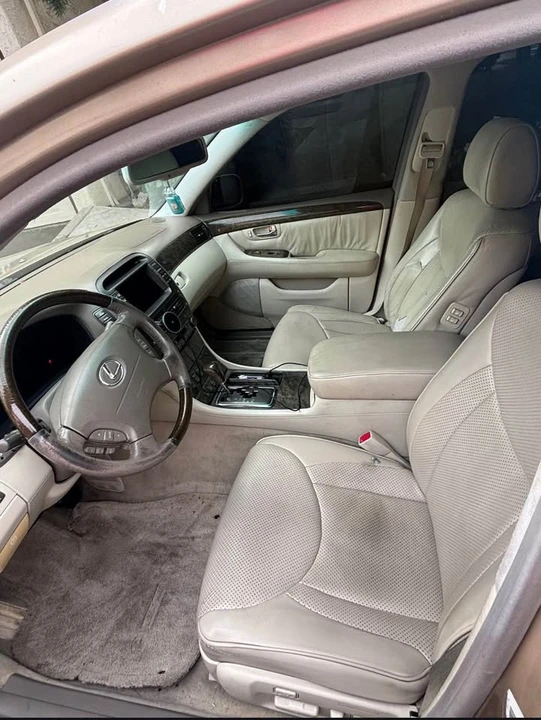 2001 Lexus LS 3rd Gen - Image 6 of 7
