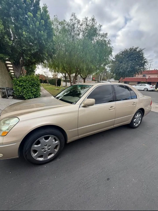 2001 Lexus LS 3rd Gen - Image 3 of 7