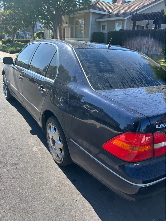 2001 Lexus LS 3rd Gen - Image 2 of 4